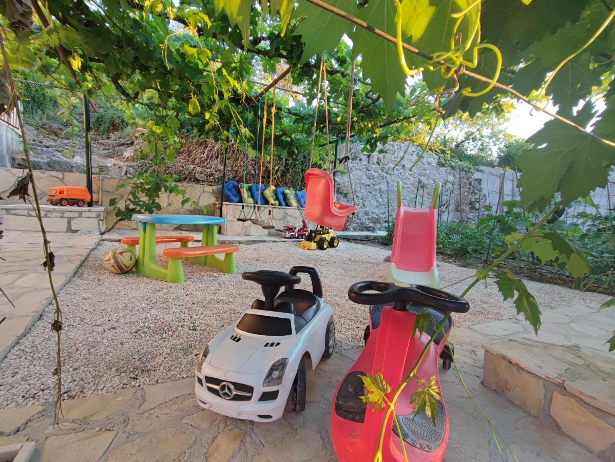 Villa Ivona With Swimming Pool And Jacuzzi Oslje Dış mekan fotoğraf