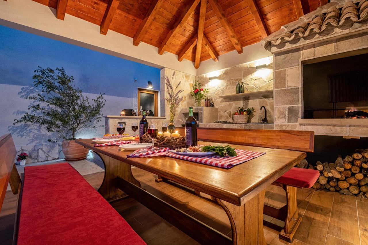 Villa Ivona With Swimming Pool And Jacuzzi Oslje Dış mekan fotoğraf