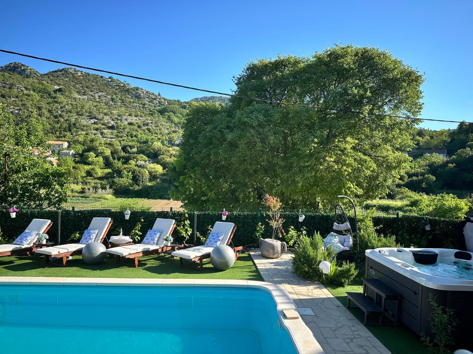 Villa Ivona With Swimming Pool And Jacuzzi Oslje Dış mekan fotoğraf