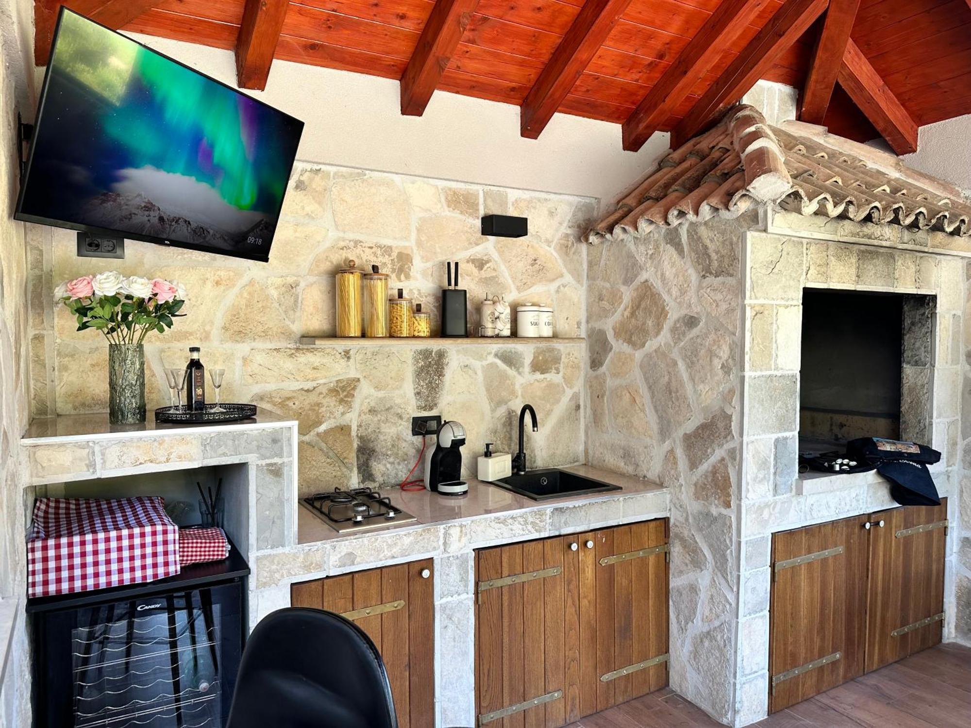 Villa Ivona With Swimming Pool And Jacuzzi Oslje Dış mekan fotoğraf